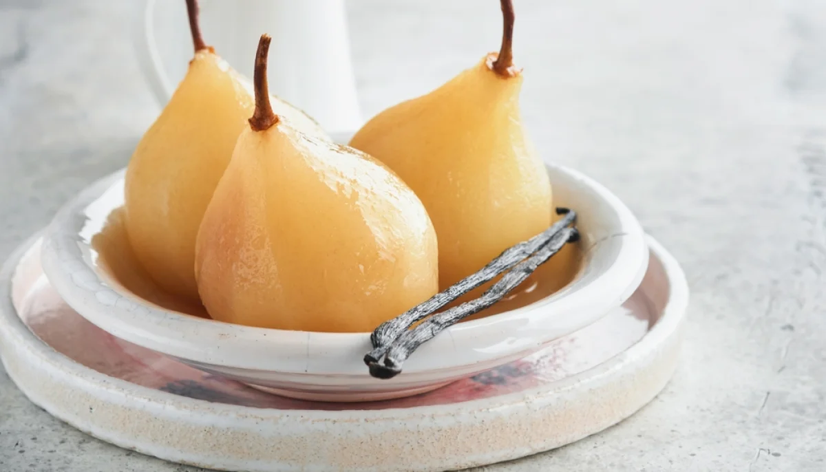 Poires pochées à la vanille