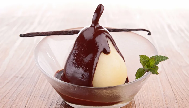 Poires pochées au chocolat