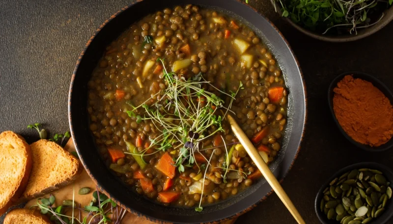Soupe épaisse de lentilles vertes