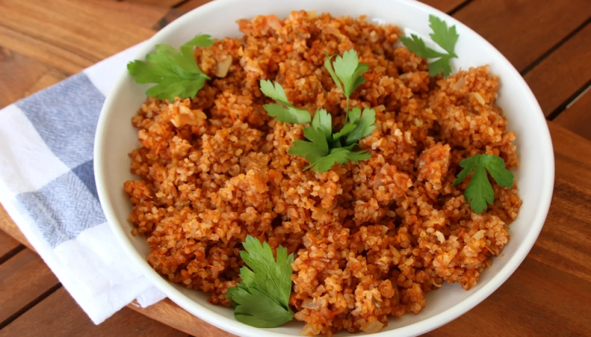 Boulgour chaud tomate et herbes fraîches