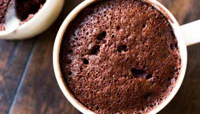 Bowl cake chocolat banane prêt en 3 minutes