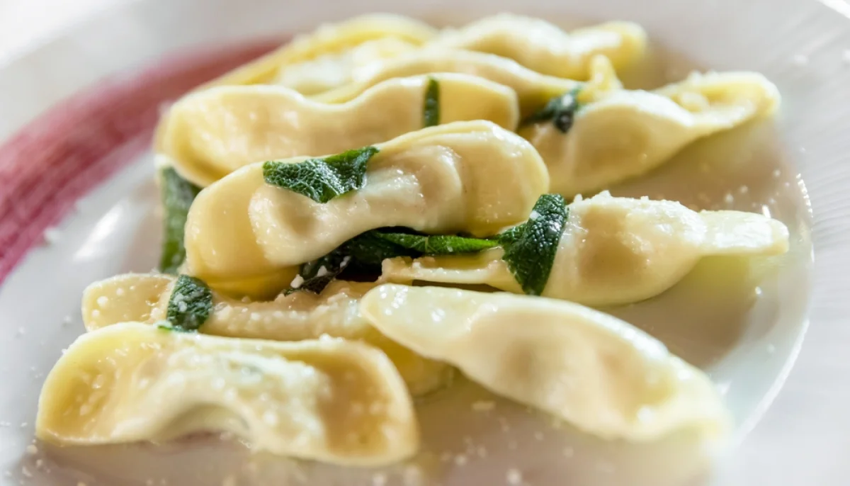 Raviolis poêlés au beurre et à la sauge