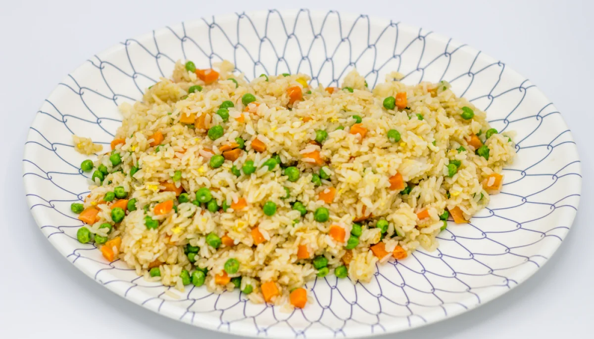 Riz sauté aux légumes de printemps