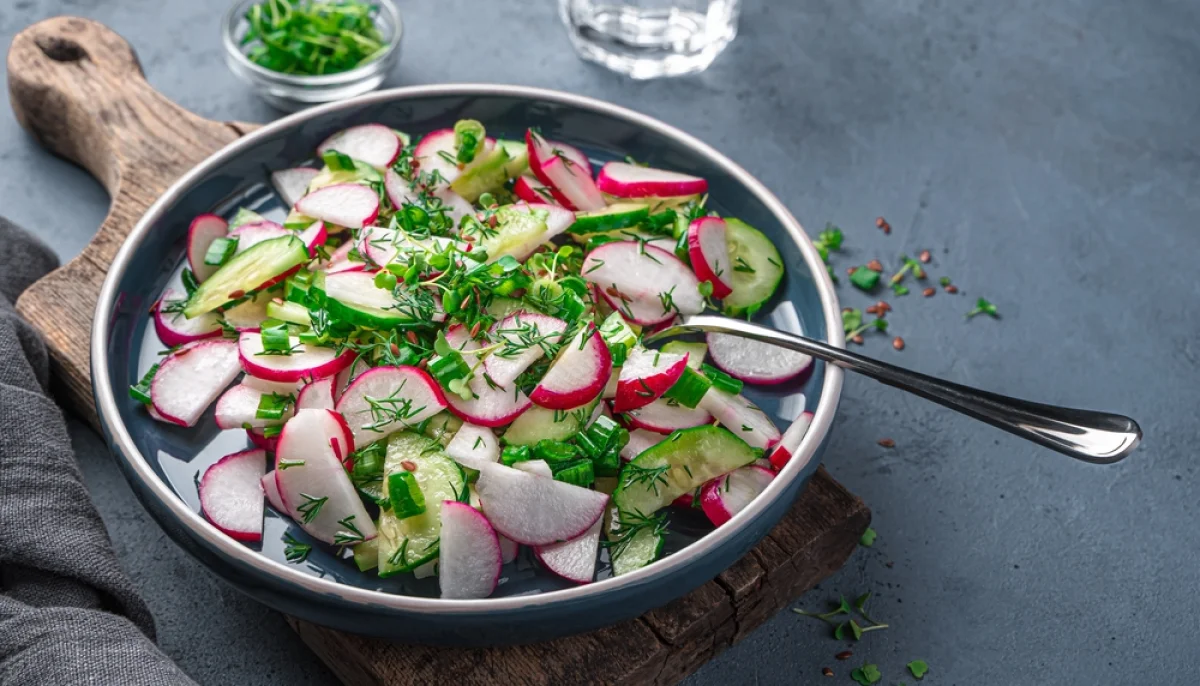 Salade croquante radis concombre citron
