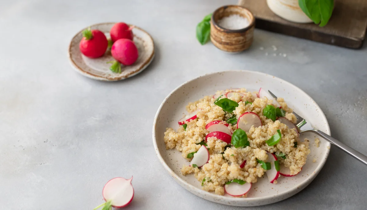 Salade de quinoa et radis croquants