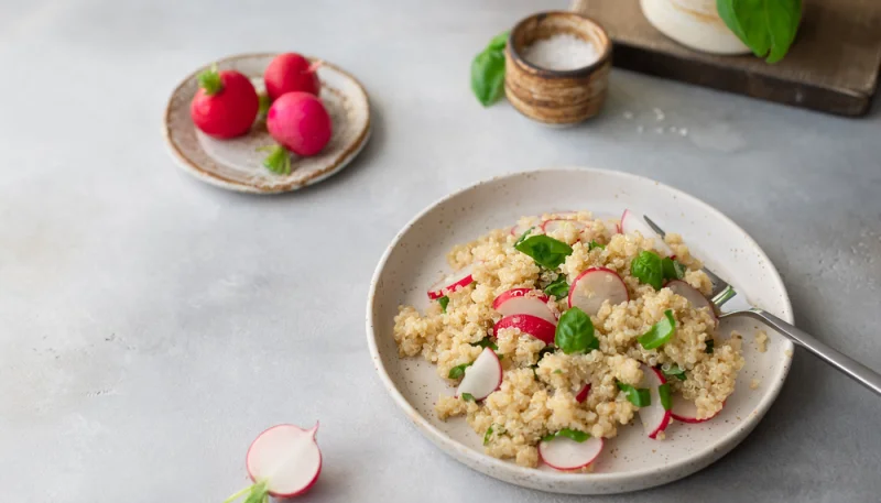 Salade de quinoa et radis croquants