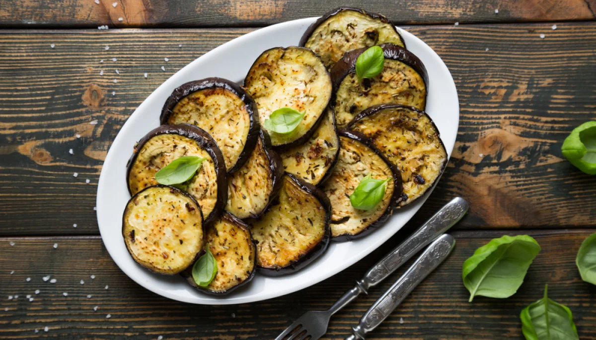 Aubergines rôties sauce yaourt citron