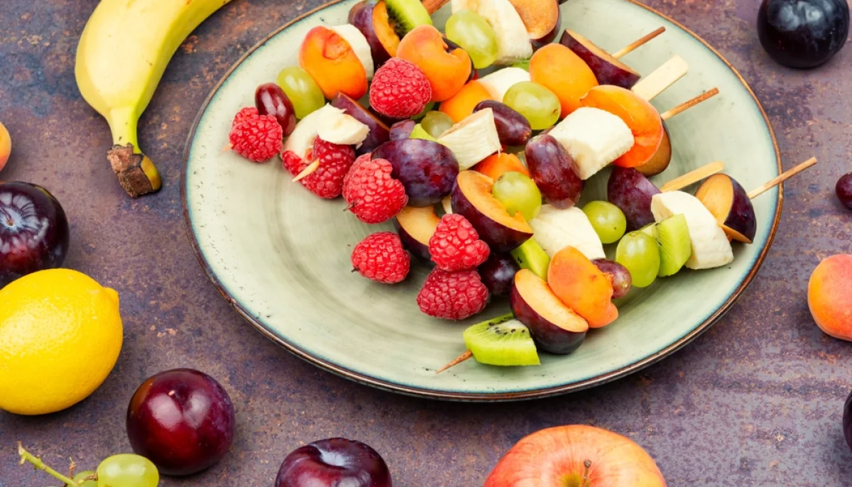 Brochettes de fruits frais apéro