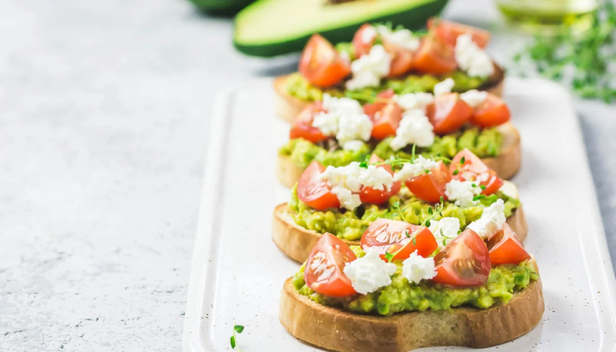 Bruschettas avocat tomate feta