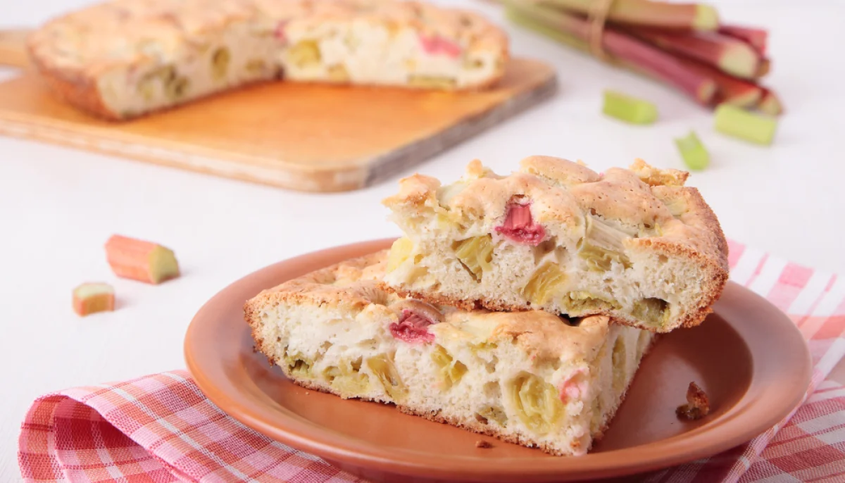 Gâteau à la rhubarbe moelleux