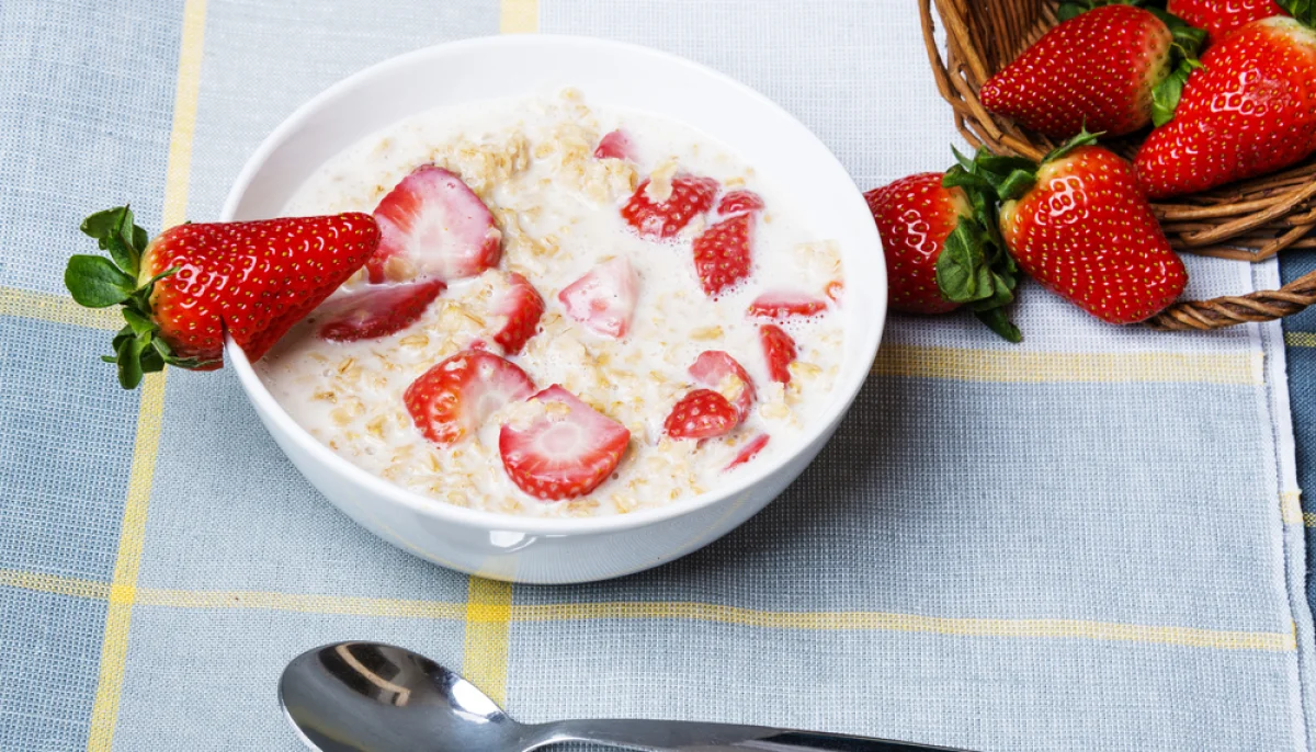 Porridge crémeux fraise amande prêt en 5 minutes
