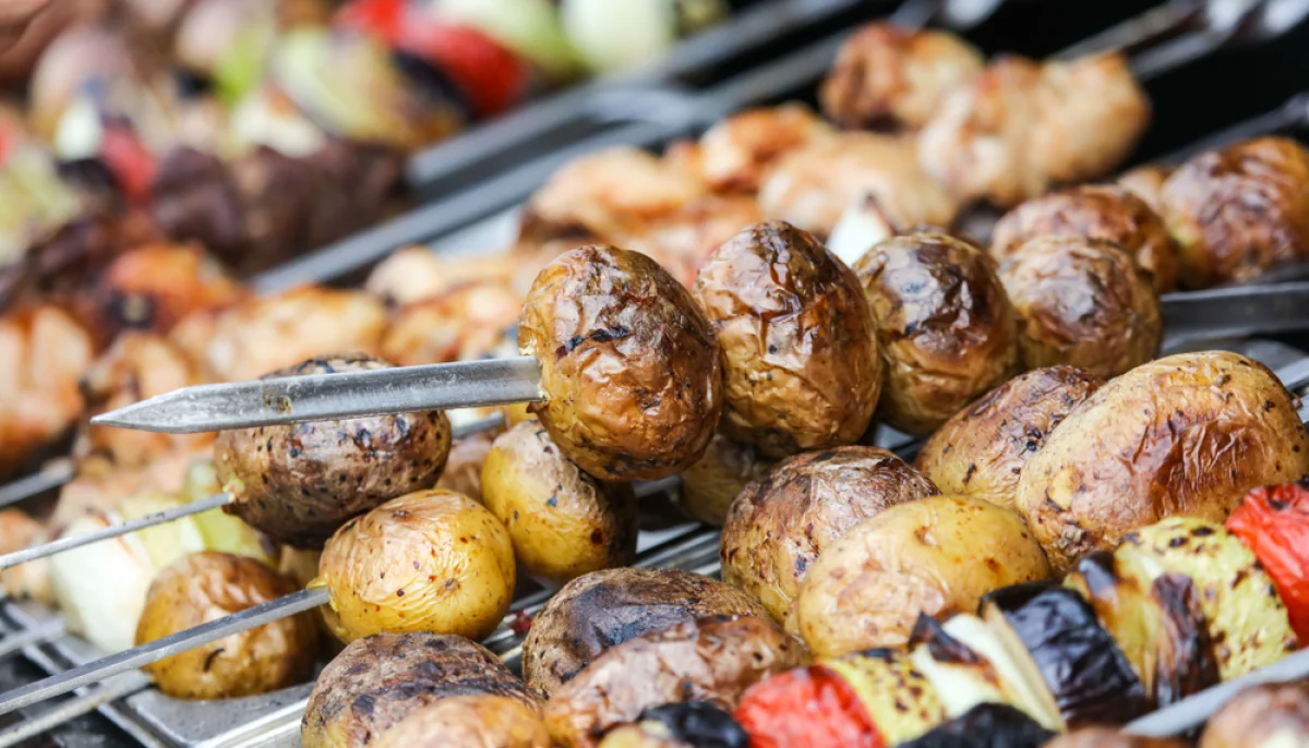 Brochettes de pommes de terre grenaille barbecue