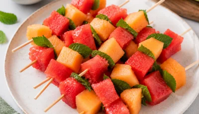 Brochettes melon pastèque menthe fraîche