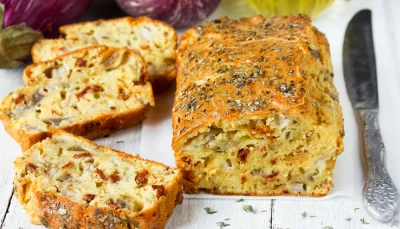 Cake salé feta, olives et tomates séchées