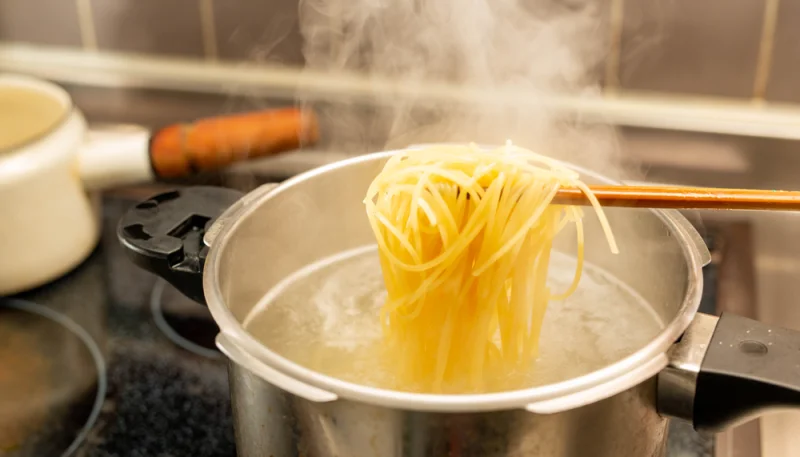 🍝 Pâtes : l'eau de cuisson est l'ingrédient secret que vous jetez à la poubelle depuis des années