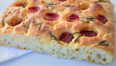 Focaccia tomates cerises et romarin