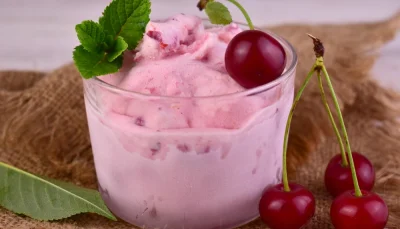 Glace cerise vanille maison