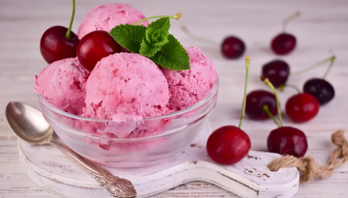 Glace yaourt cerise maison