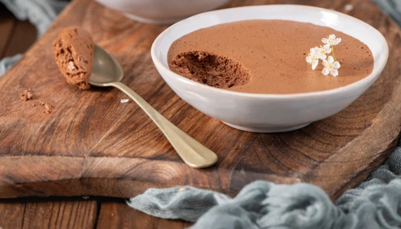 🍫 Mousse au chocolat en 4 ingrédients : la recette ultra-rapide sans crème fraîche