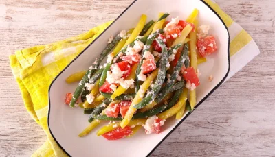 Salade de haricots, feta et tomates cerises
