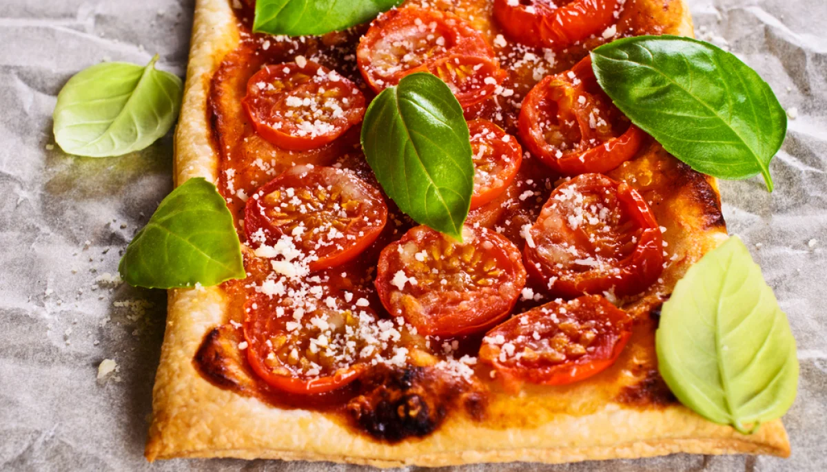 Tarte fine tomates anciennes parmesan