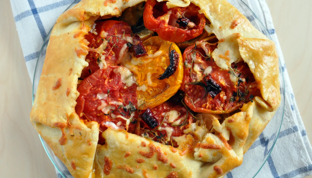 Tarte rustique tomate moutarde parmesan