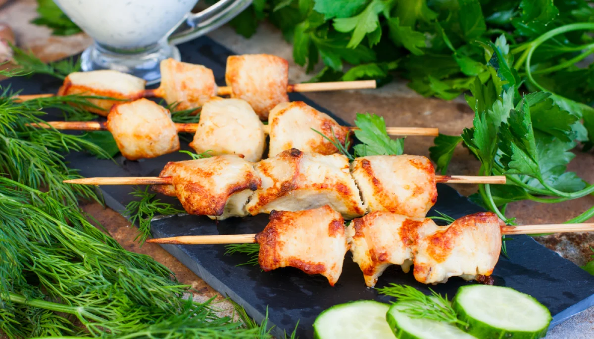 Brochettes de poulet mariné au citron vert