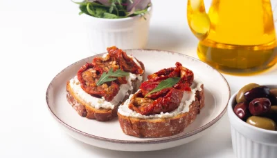 Crostinis ricotta et tomates cerises rôties