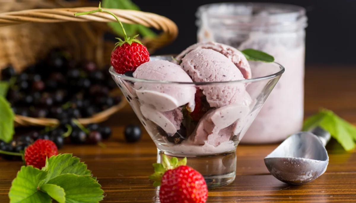 Glace au skyr et fruits rouges protéinée