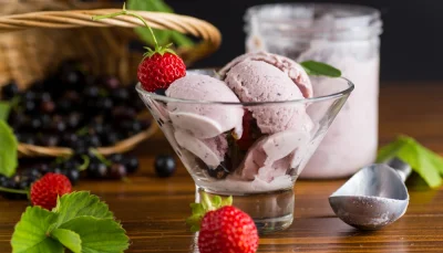 Glace au skyr et fruits rouges protéinée