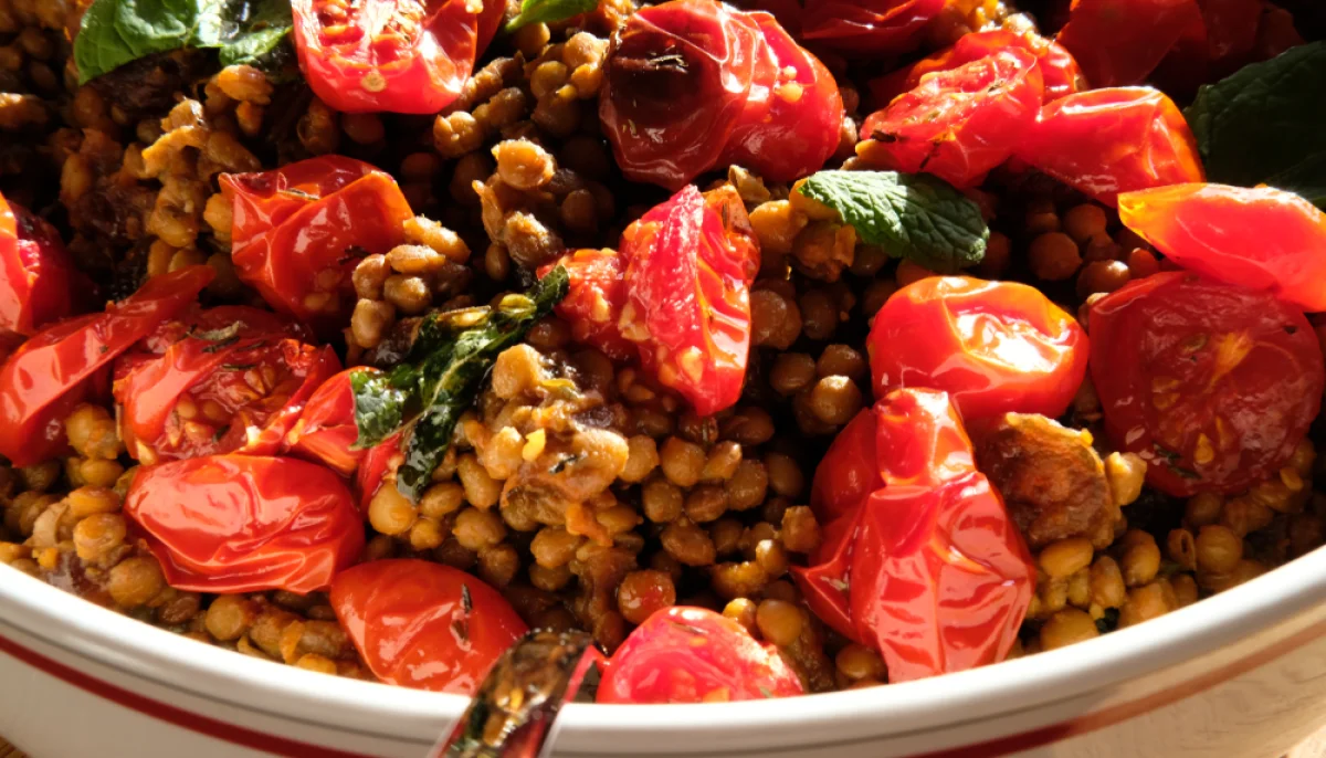Salade de lentilles vertes aux tomates séchées