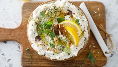 Tartinade de feta fouettée aux herbes