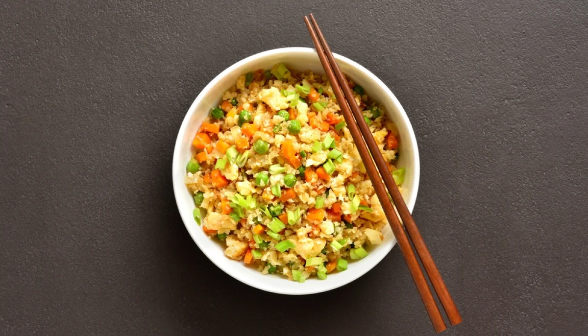 Chou-fleur façon riz sauté au poulet et œuf